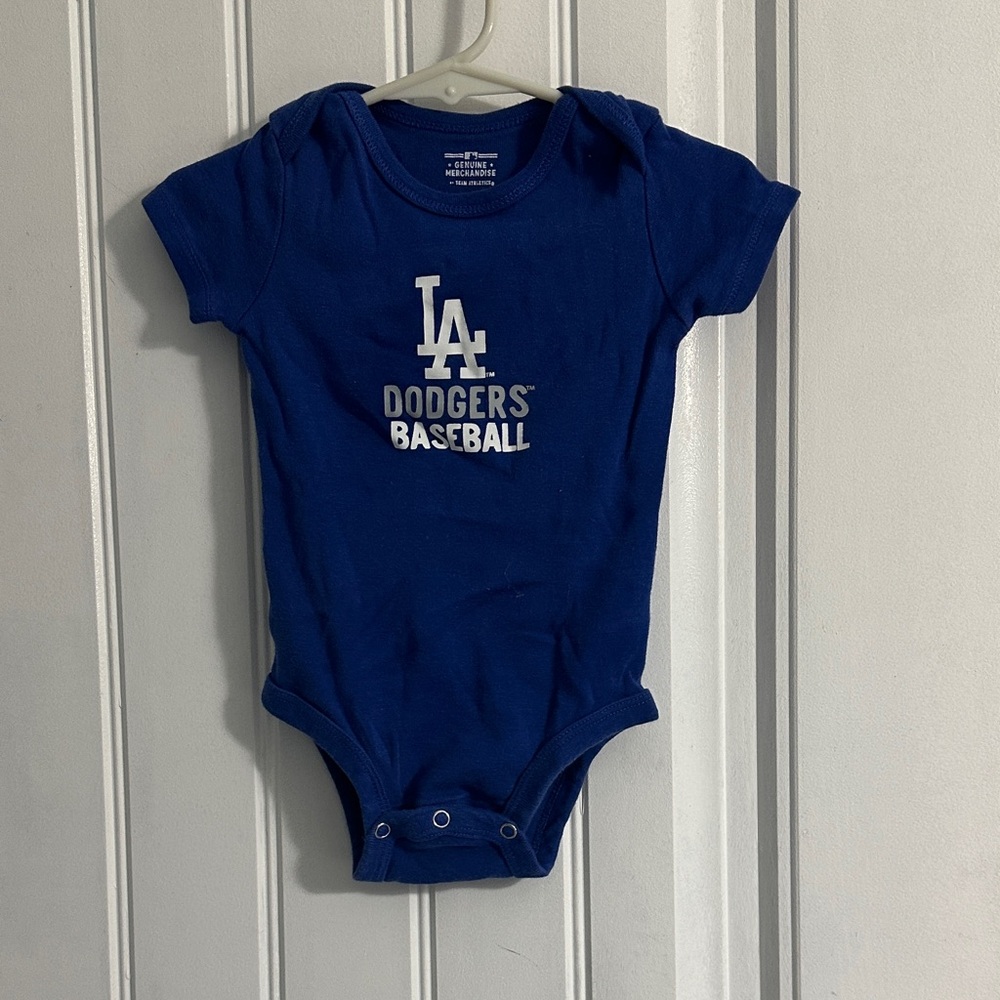 2 MLB Blue Dodgers Baseball Bodysuit
LA 9 M
Dodgers 12 M